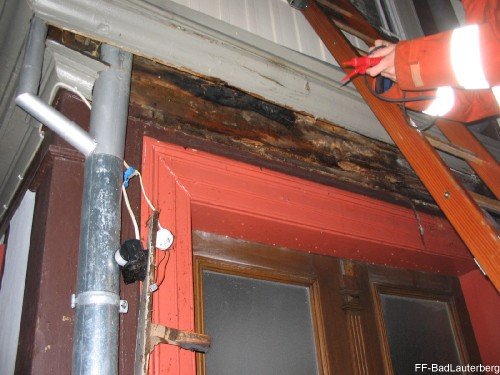 2009_08_09 Endstehungsbrand Erikastrasse 2 004